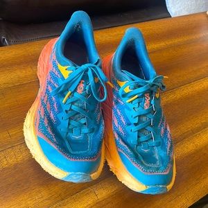 Women’s Hoka Speedgoat 5, size 8